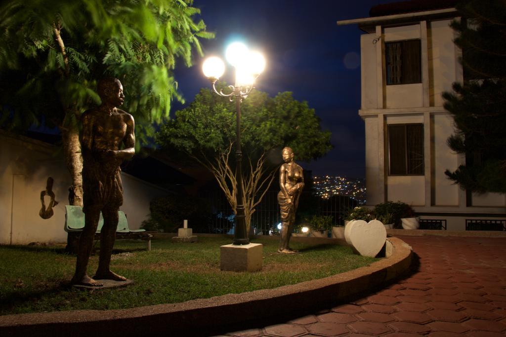 Hill View Hotel Mccarthy Hills Botianaw Exteriér fotografie