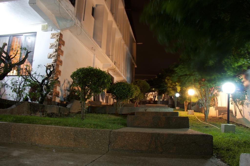 Hill View Hotel Mccarthy Hills Botianaw Exteriér fotografie
