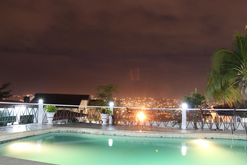 Hill View Hotel Mccarthy Hills Botianaw Exteriér fotografie