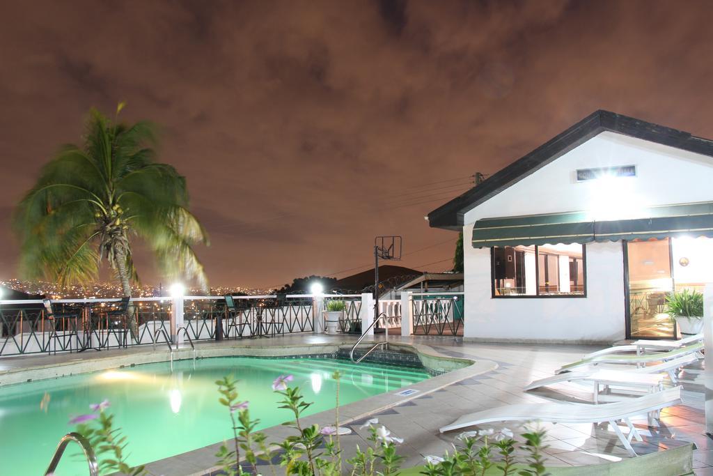 Hill View Hotel Mccarthy Hills Botianaw Exteriér fotografie