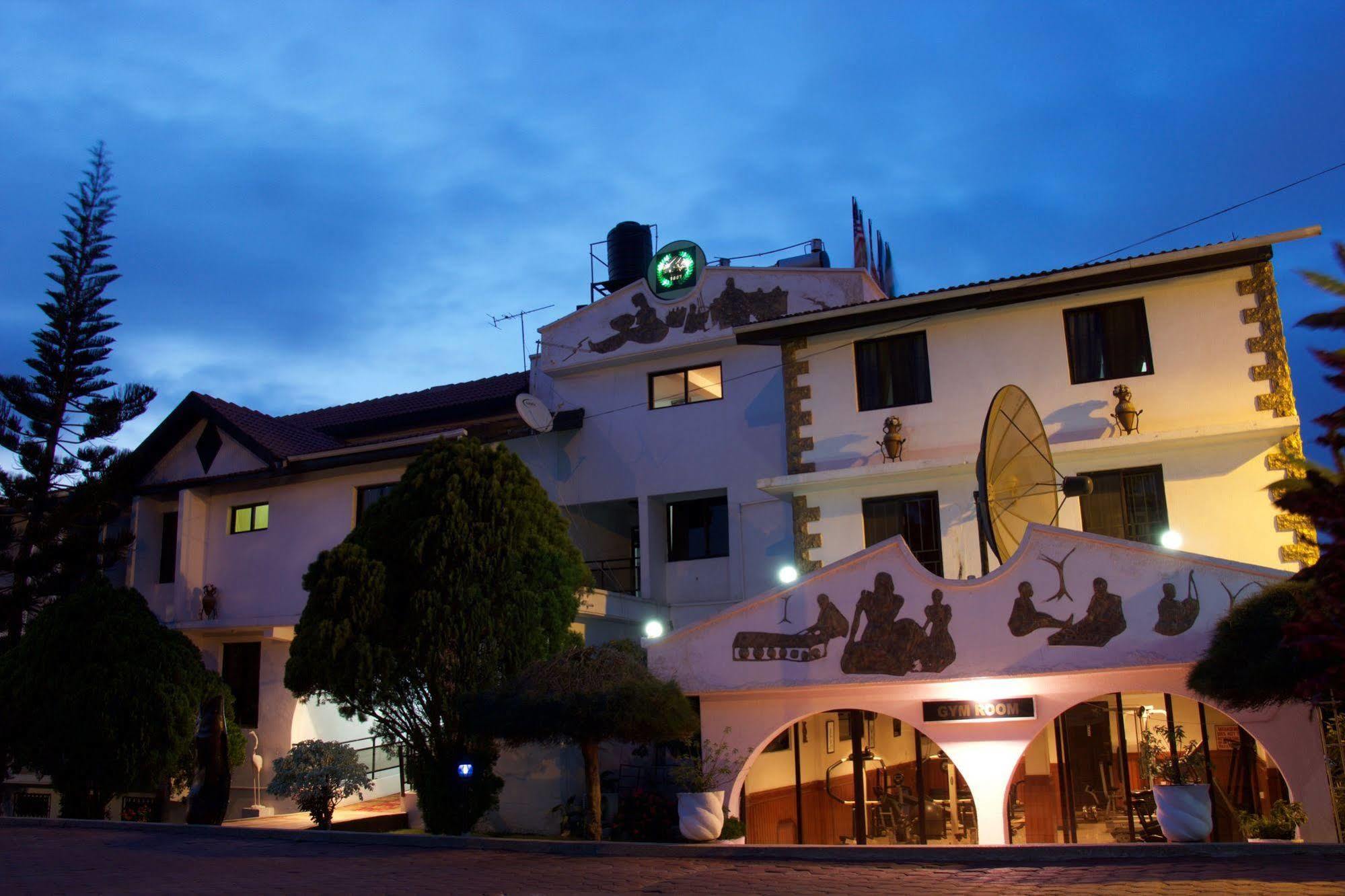Hill View Hotel Mccarthy Hills Botianaw Exteriér fotografie
