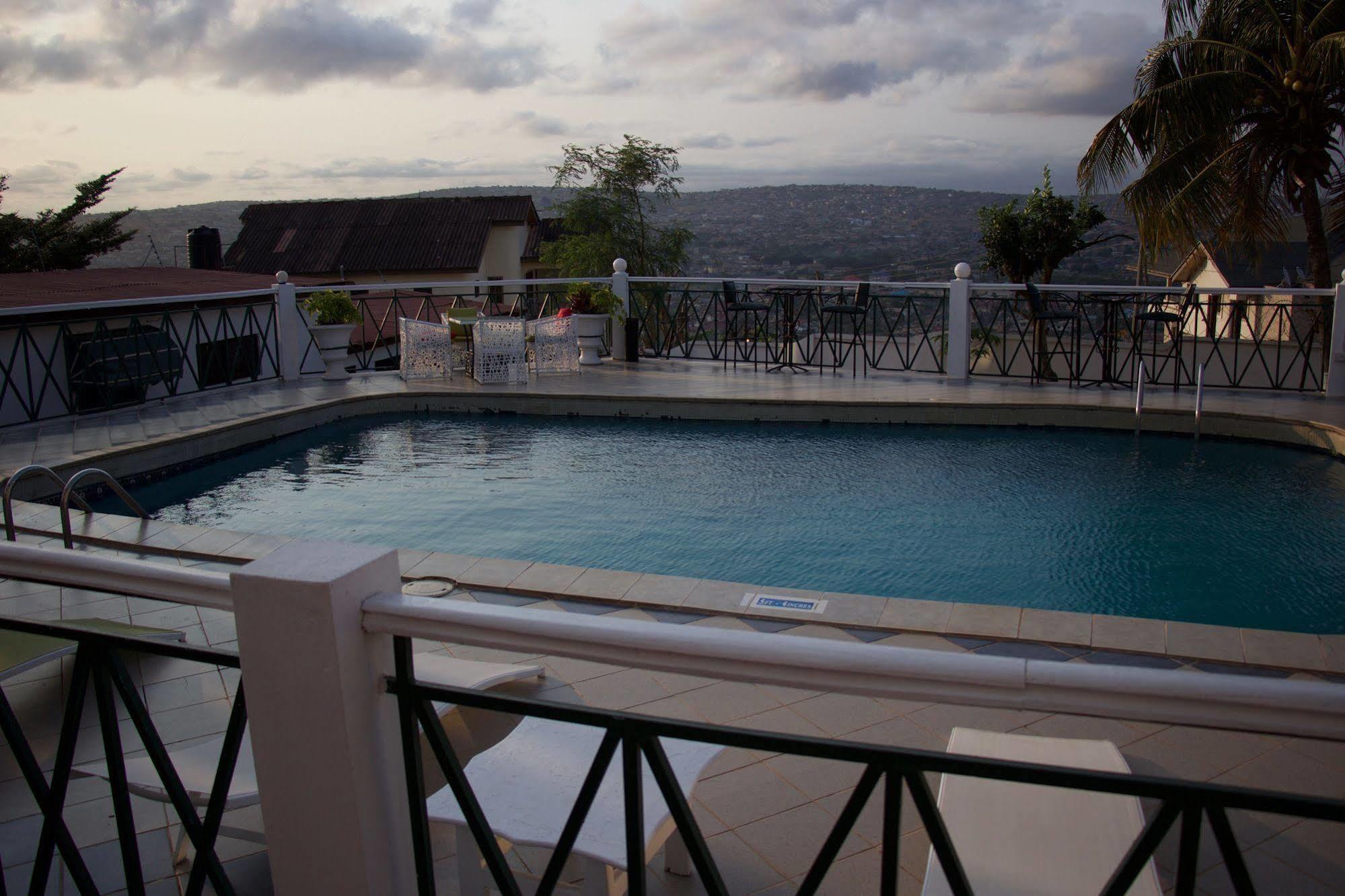 Hill View Hotel Mccarthy Hills Botianaw Exteriér fotografie
